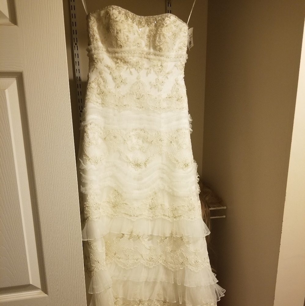 Wedding dress - Picture 8 of 8
